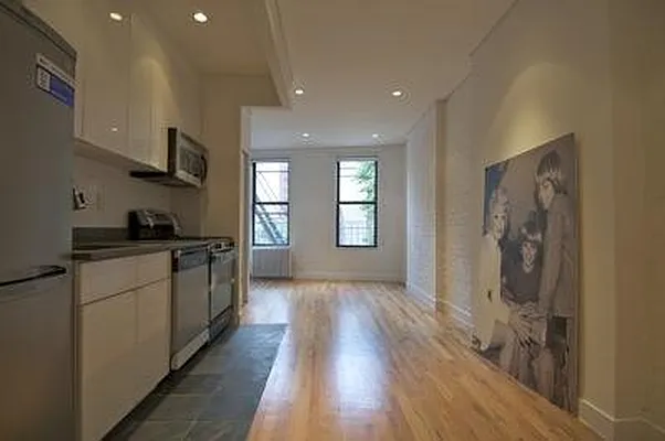 Rented by Veracity NYC LLC | media 19