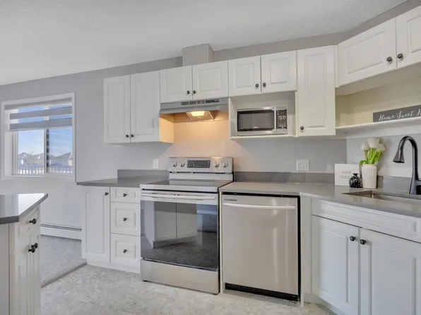 3425 19th St NW #326, Edmonton, AB T6T 2B5