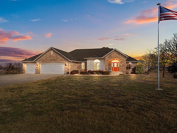 2nd image of 480 Stargrass Road