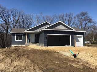 2827 Oakridge Dr SW, Rochester, MN 55902