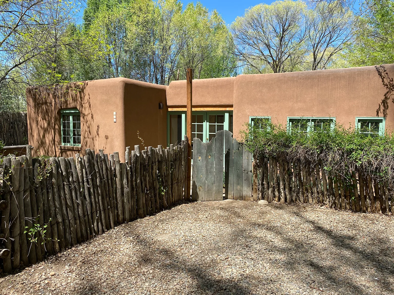406 Burch St — Photo 2