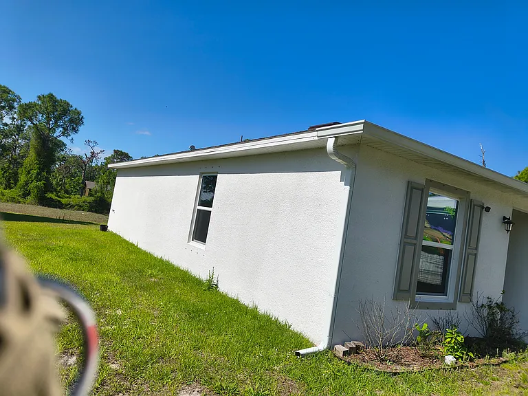 8257 Amendola Ave — Photo 6