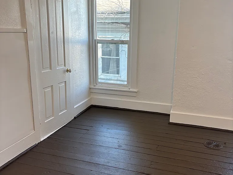 213 N 6th St #1/2 — Photo 8