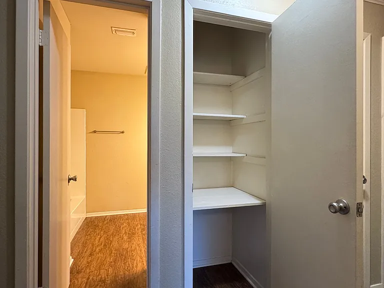 8414 Cambridge Rd #C06 — Photo 12