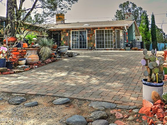 5th image of 215 Mountain Shadows Drive