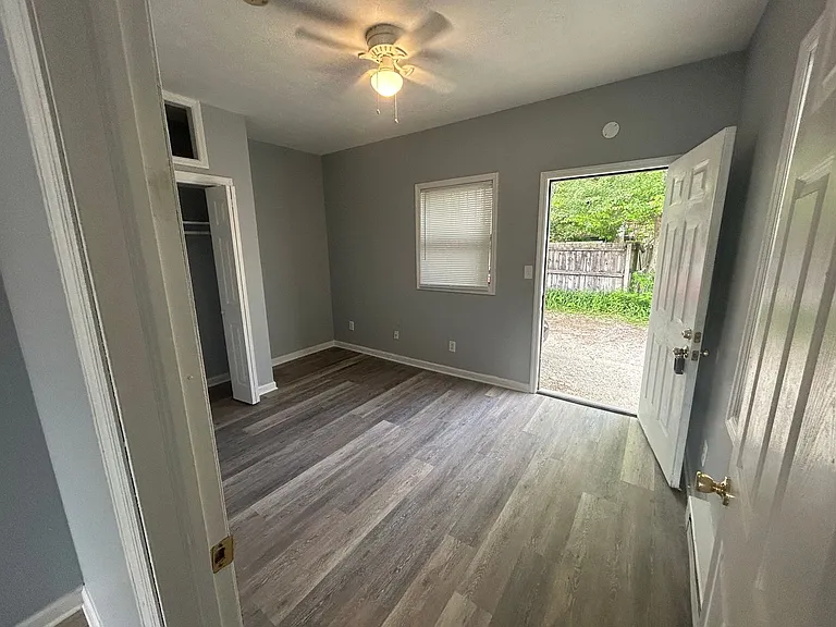 1324-26 E Main St — Photo 3