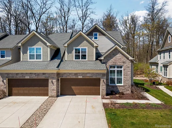 3020 N Spurway Dr, Ann Arbor, MI 48105