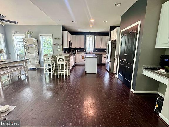 5th image of 417 N Brook Dr