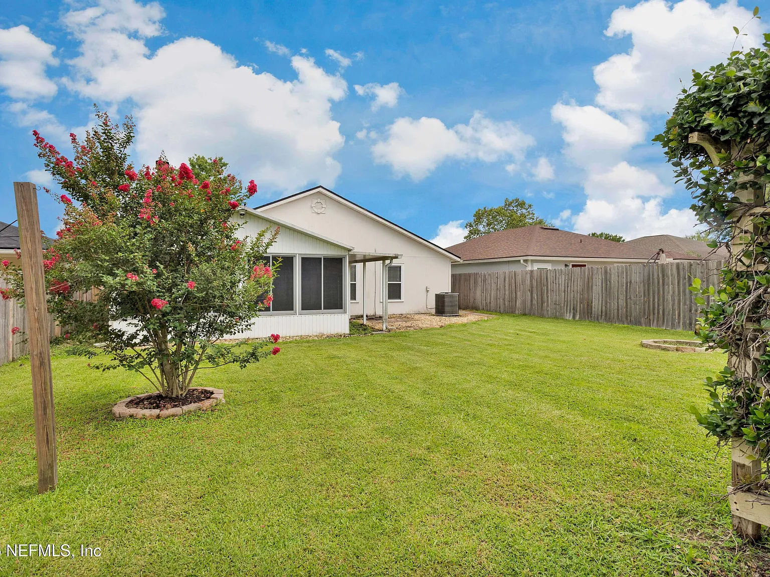 4 bed, 2.0 bath, 1982 sqft, $2,000 — Photo 2