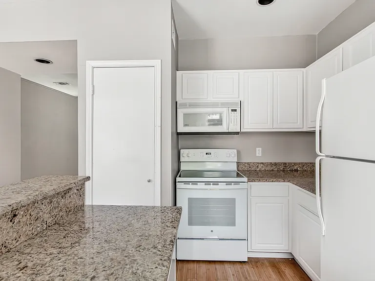 2002 N Fitzhugh Ave #2 — Photo 12