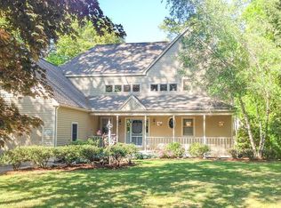 13 Edgewood Rd, Wayland, MA 01778