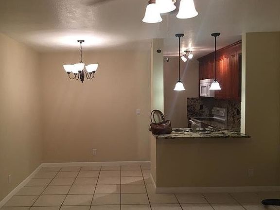 4th image of 805 Twin Lakes Dr