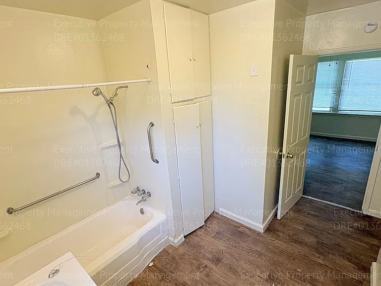 2321 N Inyo St — Photo 12