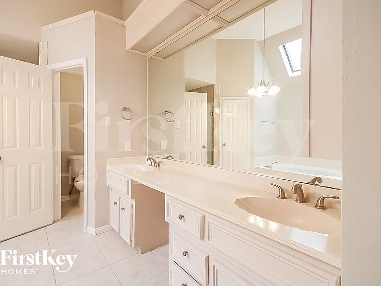 2303 Prestwick Dr — Photo 11