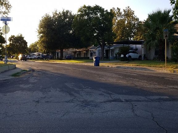 5th image of 215 Carmen Pl