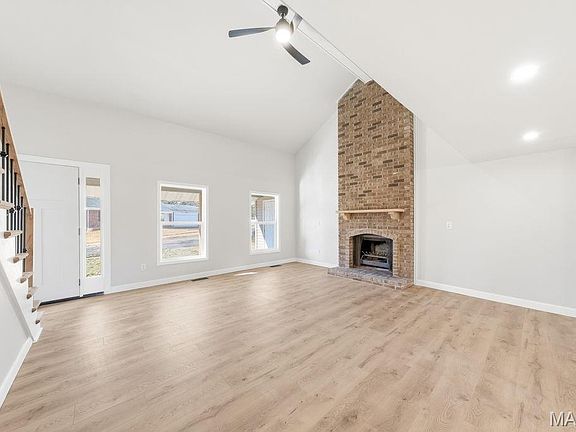 4th image of 12768 Coachlight Square Dr