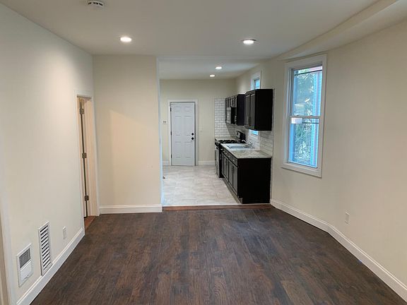4th image of 48 N 17th St #1
