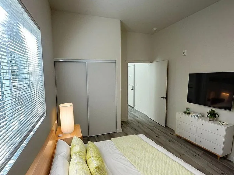 1120 E 25th St #102 — Photo 3