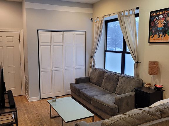 4th image of 948 N Washtenaw Ave APT 1S