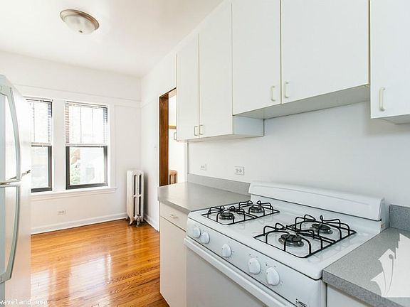 2nd image of 818 W Waveland Ave #1018