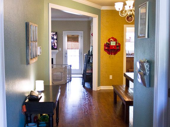 2nd image of 1329 Oleander Ave