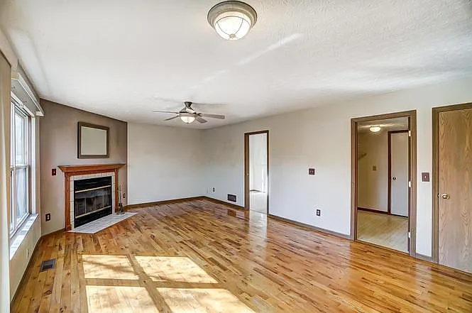 2444 Highlandtown Dr — Photo 2