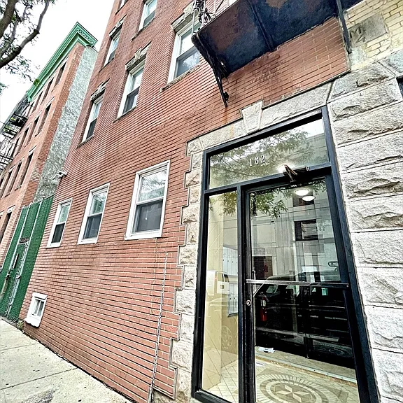182 Cottage St #101 — Photo 20
