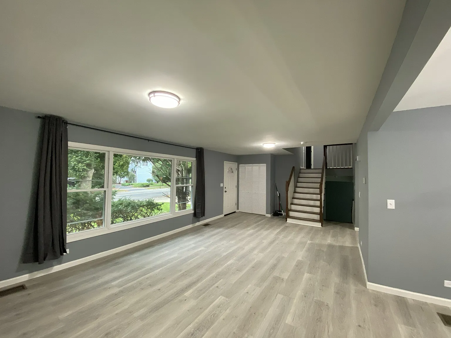 4 bed, 2800 sqft, $4,000 — Photo 3