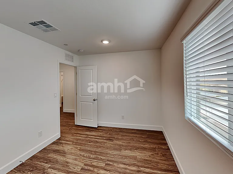 3332 Blodwen St — Photo 14