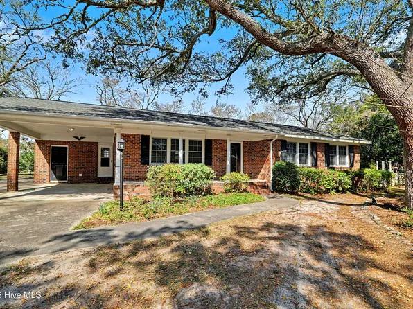 101 NE 40th Street, Oak Island, NC 28465