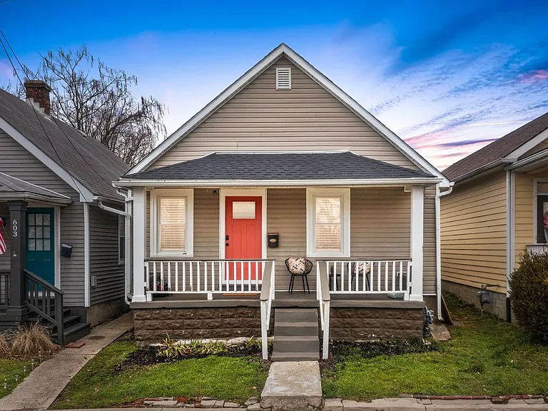 605 E Elm St — Photo 1