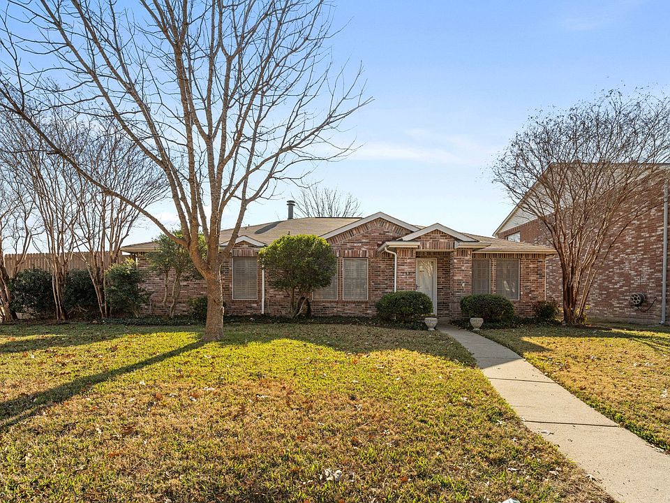 1st image of 158 Hampshire Ln