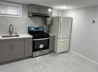 58 208th St, Bayside, NY 11360