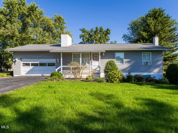 63 Michaels Dr, Hollidaysburg, PA 16648