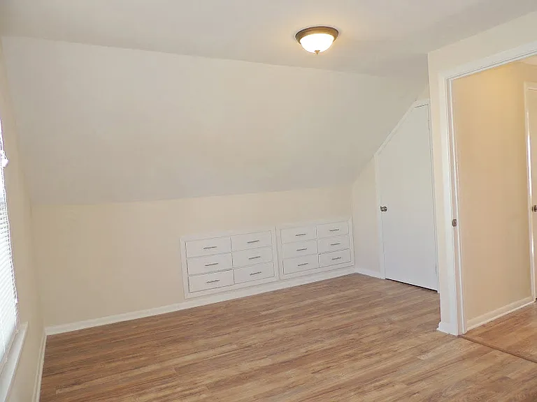 27080 Zeman Ave — Photo 13