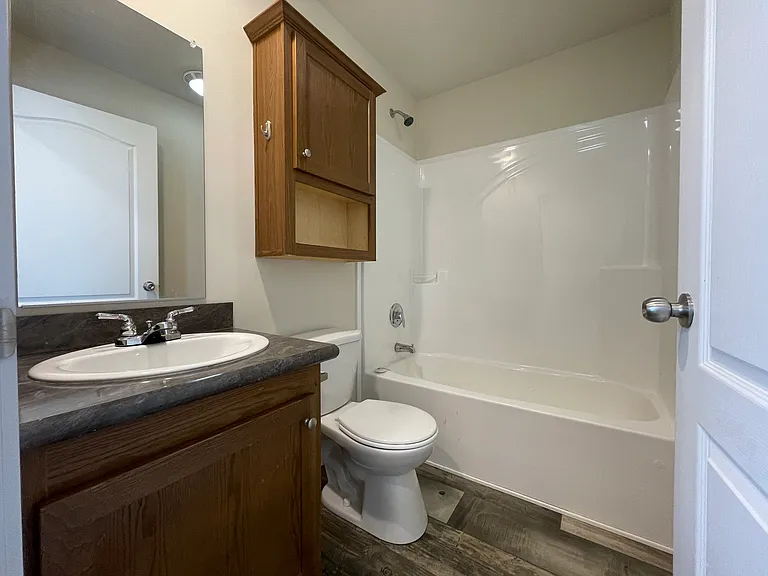 7204 E Grand River Ave — Photo 28