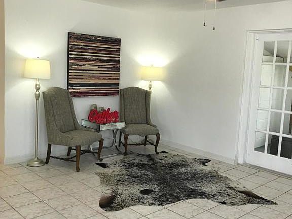5th image of 3850 Deauville St