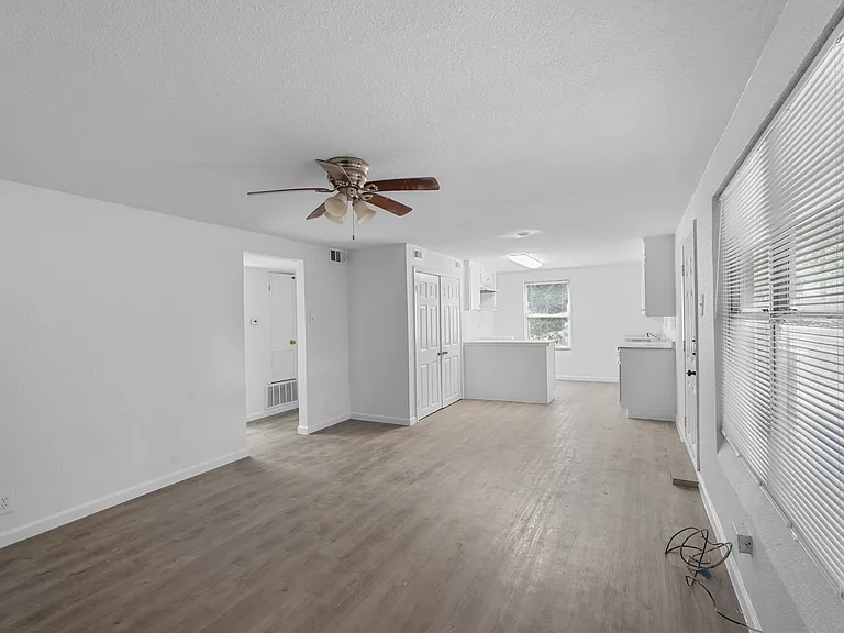 120 E Monterey St #120 — Photo 5