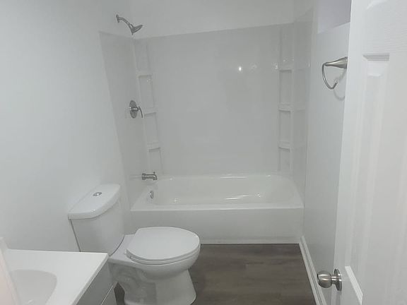 3rd image of 377-387 Lechner Ave #385