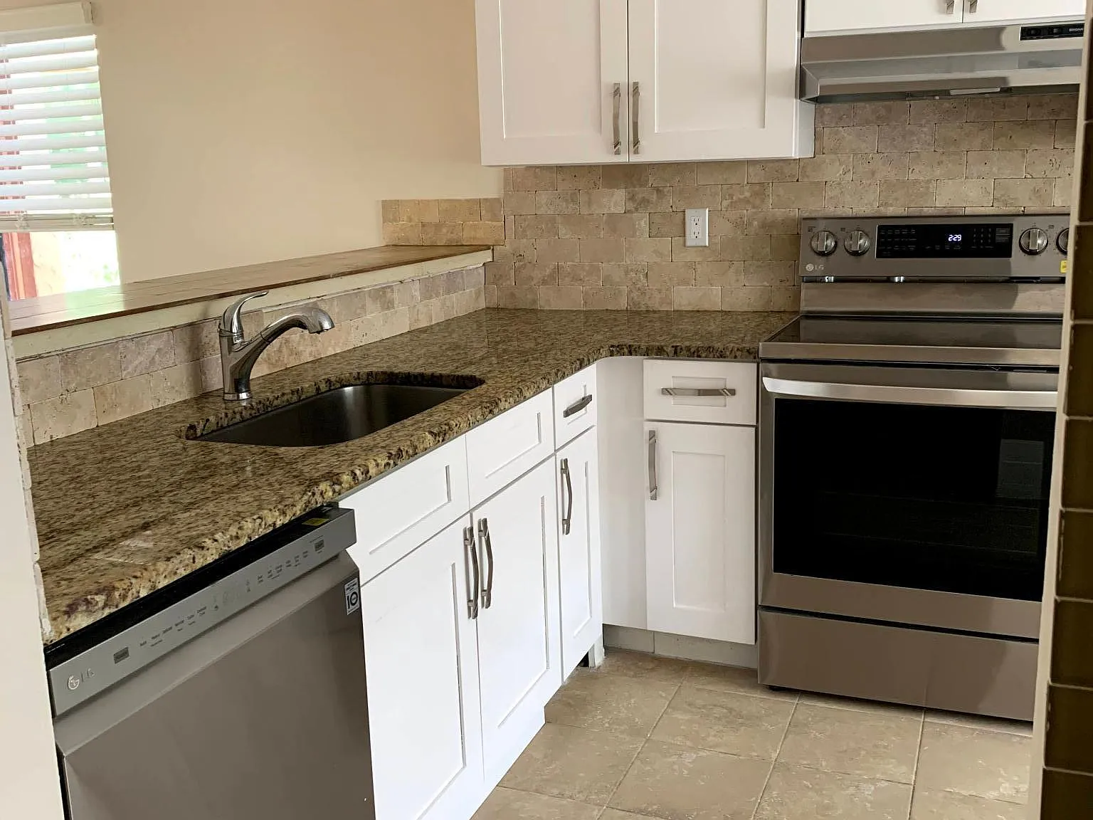 2 bed, 1258 sqft, $1,850 — Photo 2
