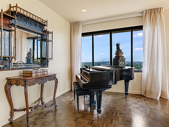 3rd image of 4001 N New Braunfels Ave #1202A
