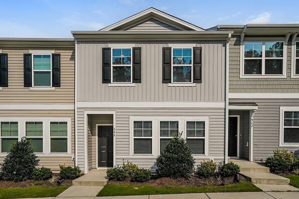 3 bed, 2.5 bath, 1590 sqft, $1,625 — Photo 1