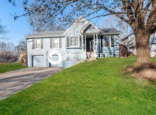 1821 SW West View Cir, Blue Springs, MO 64015