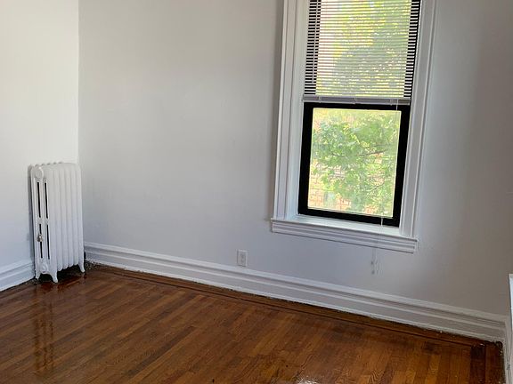 5th image of 15803 Sanford Ave APT 2E