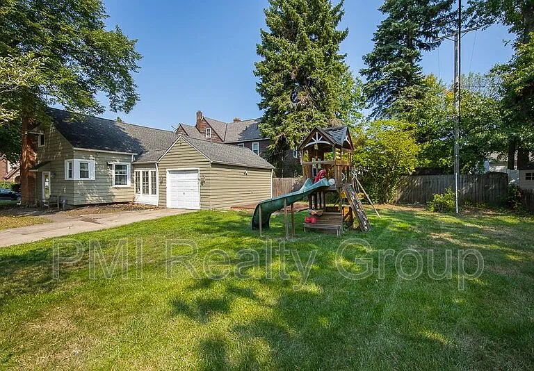 1547 Sherbrook Rd — Photo 35