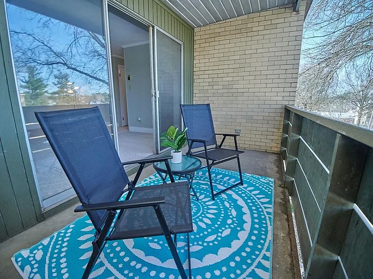 Seven Oaks Apartments — Photo 36