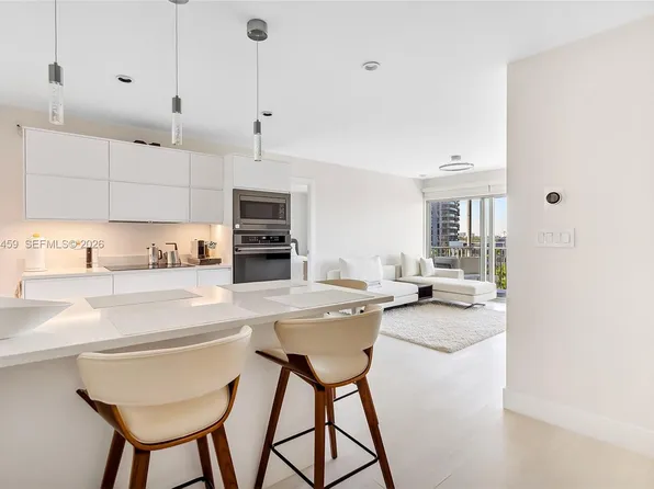 300 Diplomat Pkwy APT 811, Hallandale Beach, FL 33009