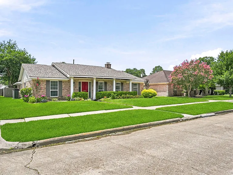6131 Yarwell Dr — Photo 3