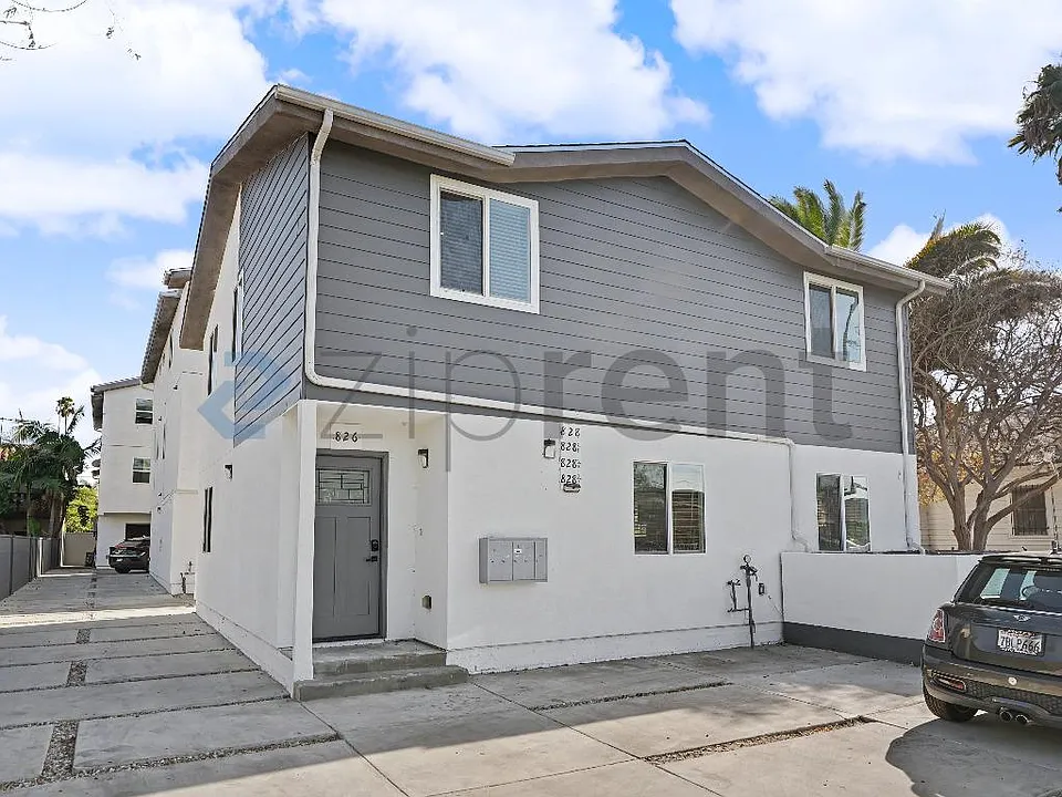 826 W 80th St