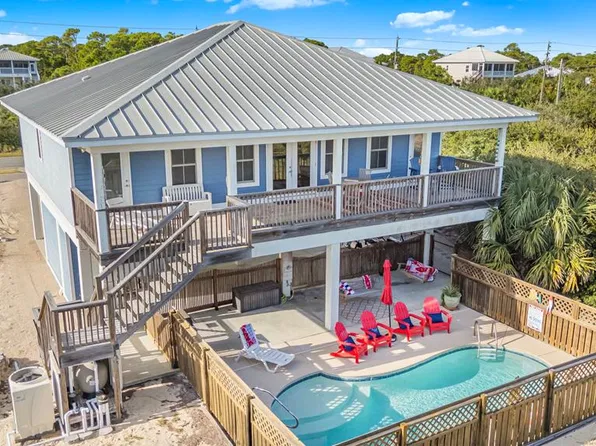 1024 W Gulf Beach Dr, Eastpoint, FL 32328